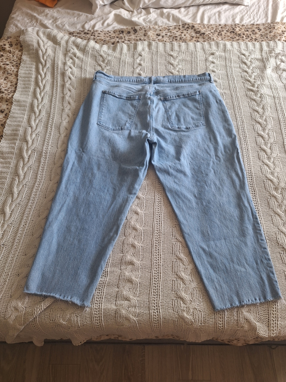 QWoman's Old Navy Light Blue M8d Rise Boyfriend Capri Jeans Size 20 Wide